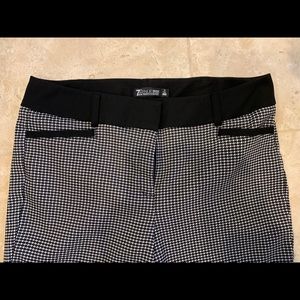 New York & Co. houndstooth pattern pants